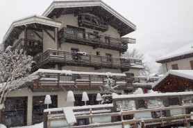 Exterior of the Hotel Altis Val Vert as it snows