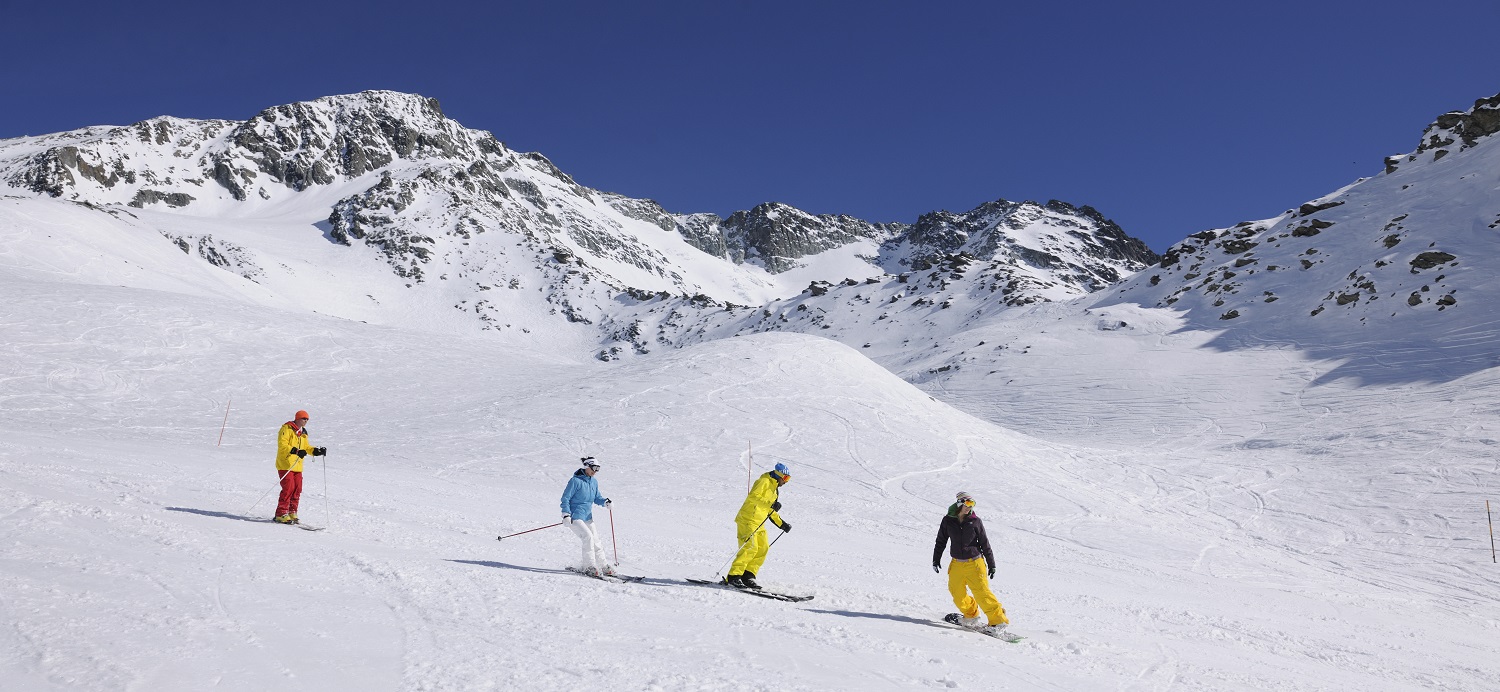Val Thorens End of Season Skiing 