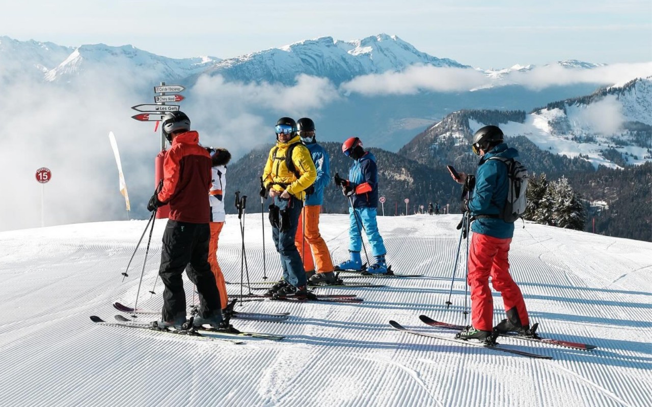 Solo ski holiday group in Les Gets Solo ski holiday group in Les Gets