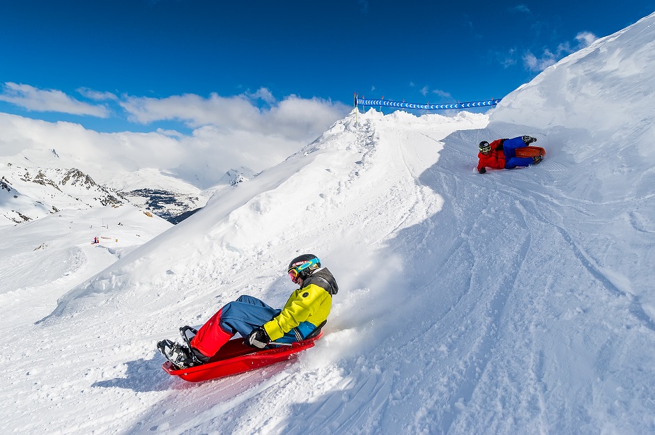 Family fun ski holidays with Skiweekends Sledging in Les Arcs