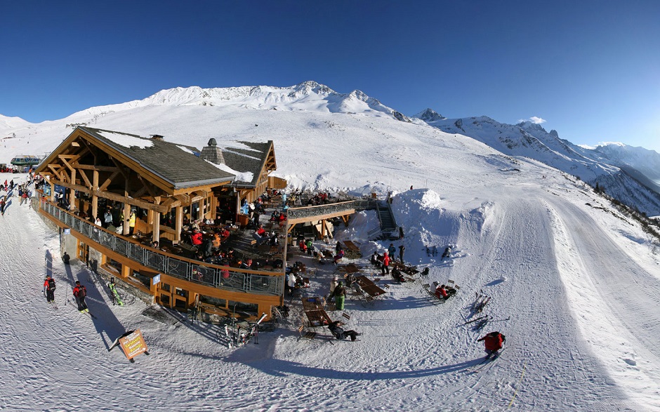 Terraced restaurant on the slopes in Flaine 
