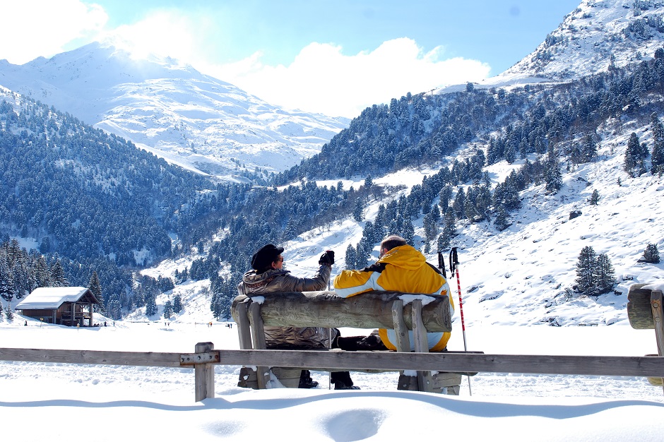 pair on a bench on the slopes of Meribel 